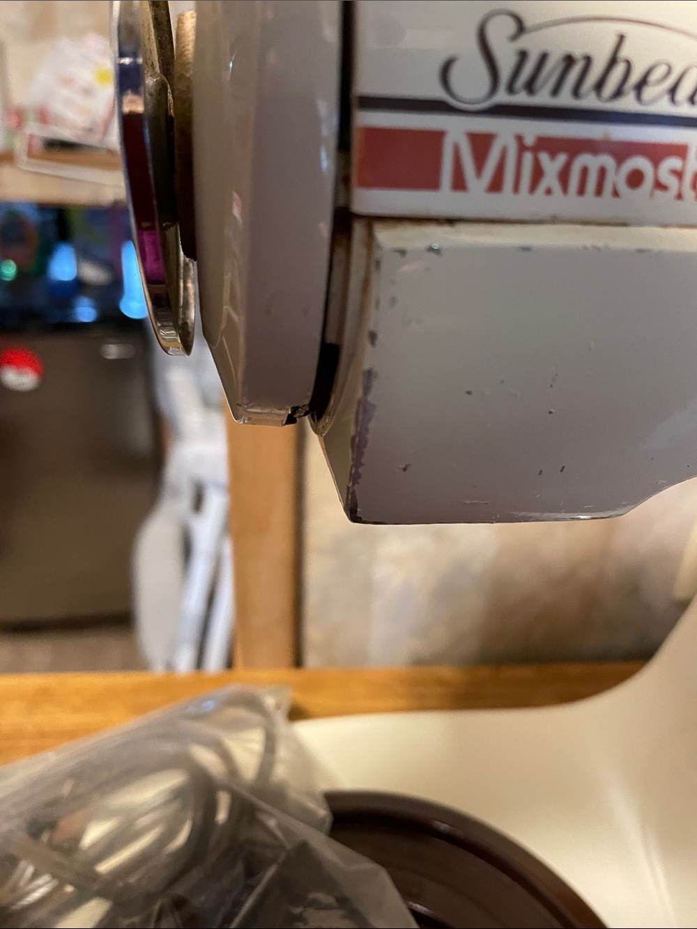 Vintage Sunbeam Mixmaster Stand Mixer in Cream and Brown - Picture 8 of 11
